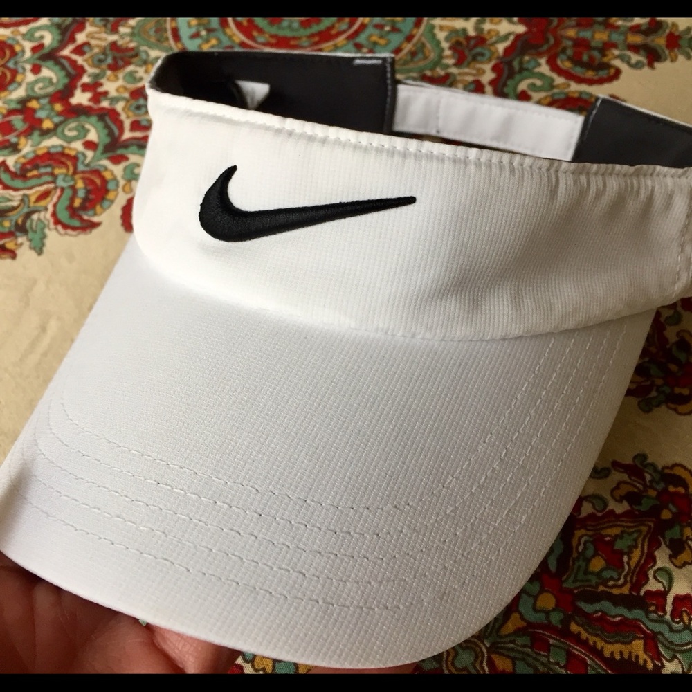 NWT Nike golf visor